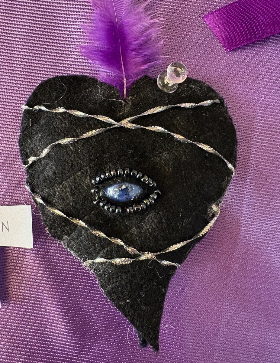 Broche 13 - Tímida de corazón