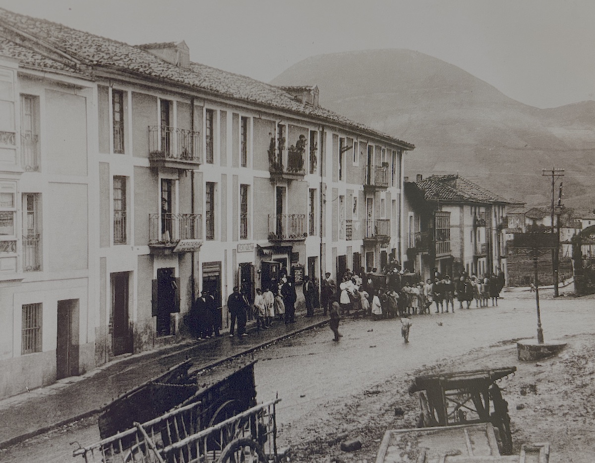 Calle El Crucero, Muskiz, años 20
